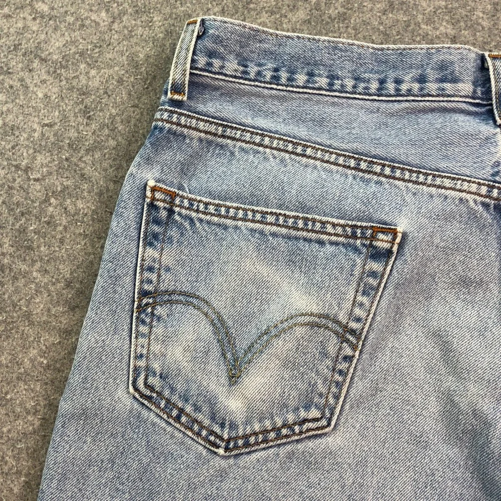 Levi's 550 Vintage Mens Jeans 36x30 Relaxed Fit Tapered Leg Light Wash Denim